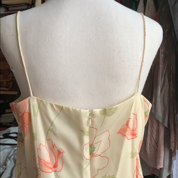 Ann Taylor 💯 silk lining dress in floral design - Picture 4 of 5